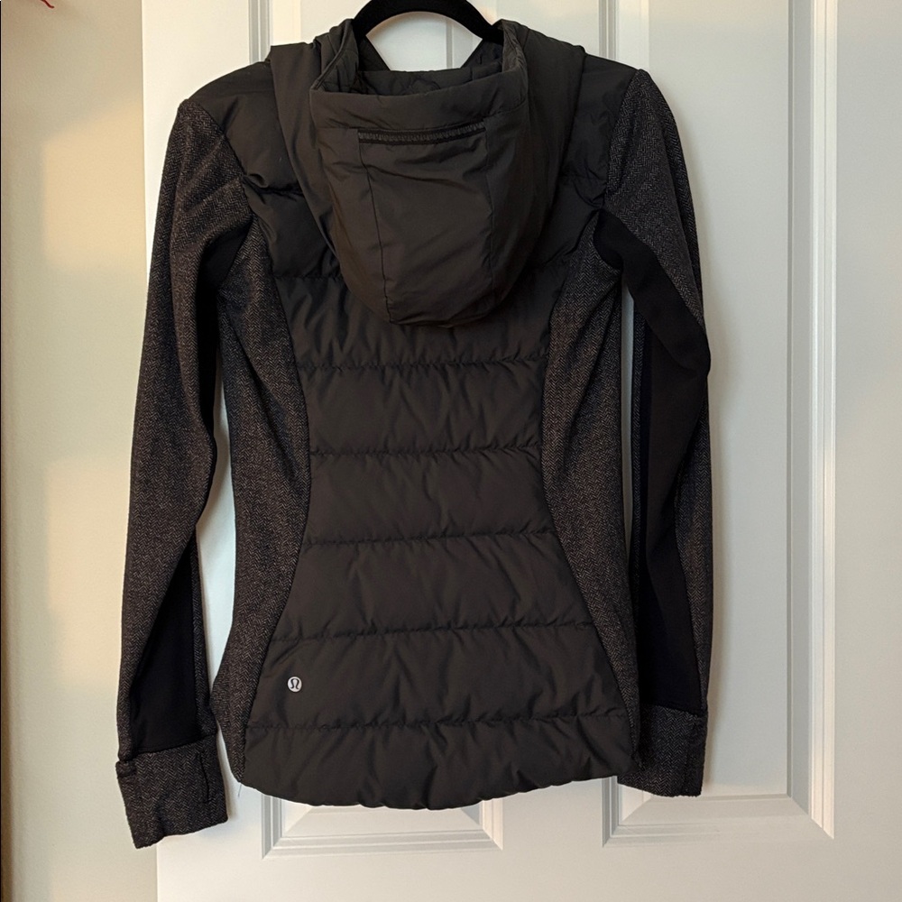Lululemon down jacket with hood - Picture 3 of 6